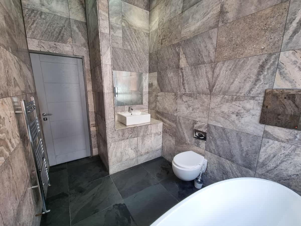 Apartment Centre Sleeps 14 By Superhost Manchester