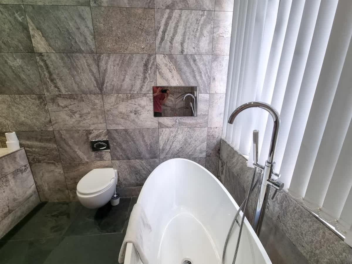 Centre Sleeps 14 By Superhost *