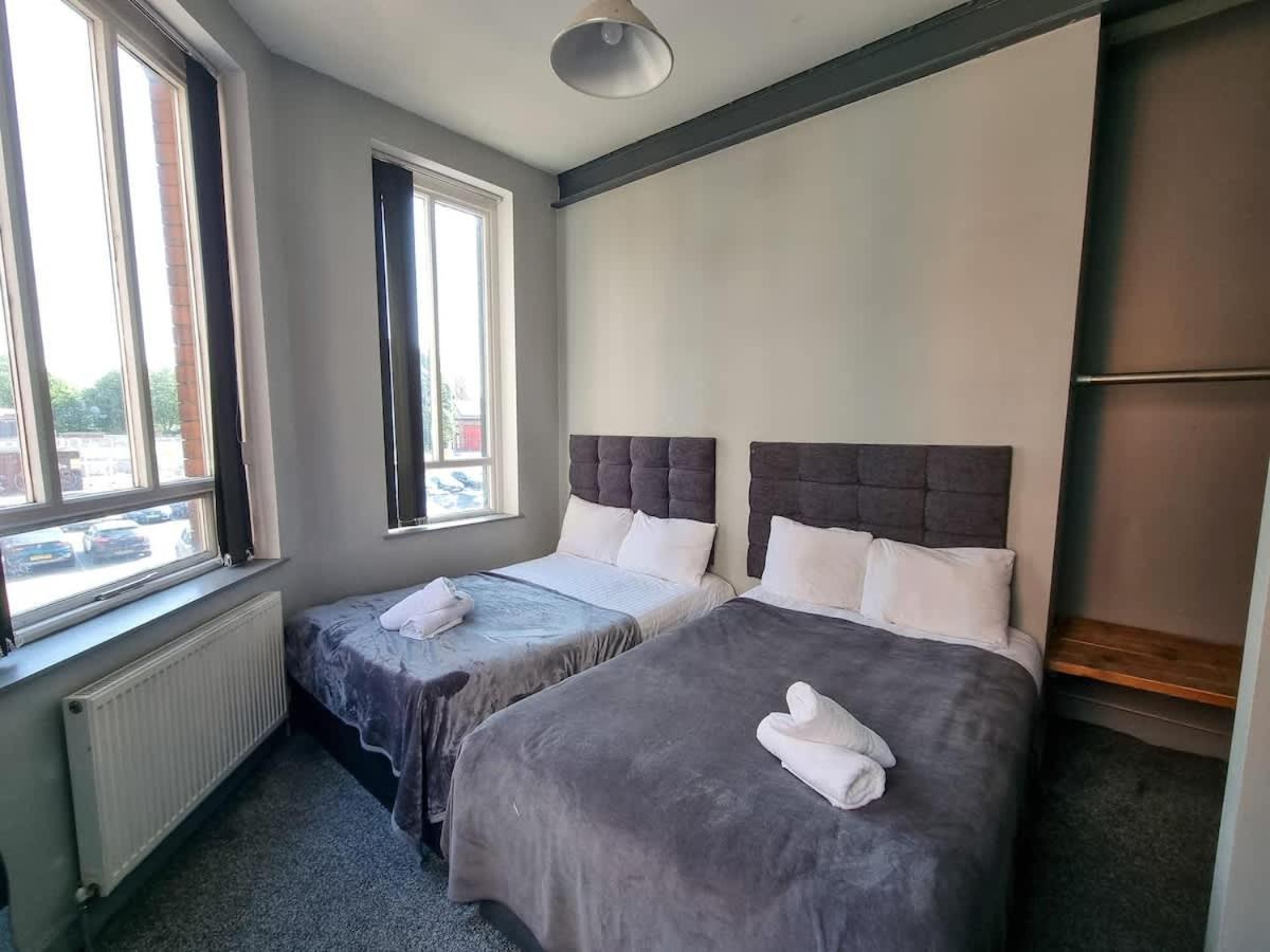 Apartment Centre Sleeps 14 By Superhost *