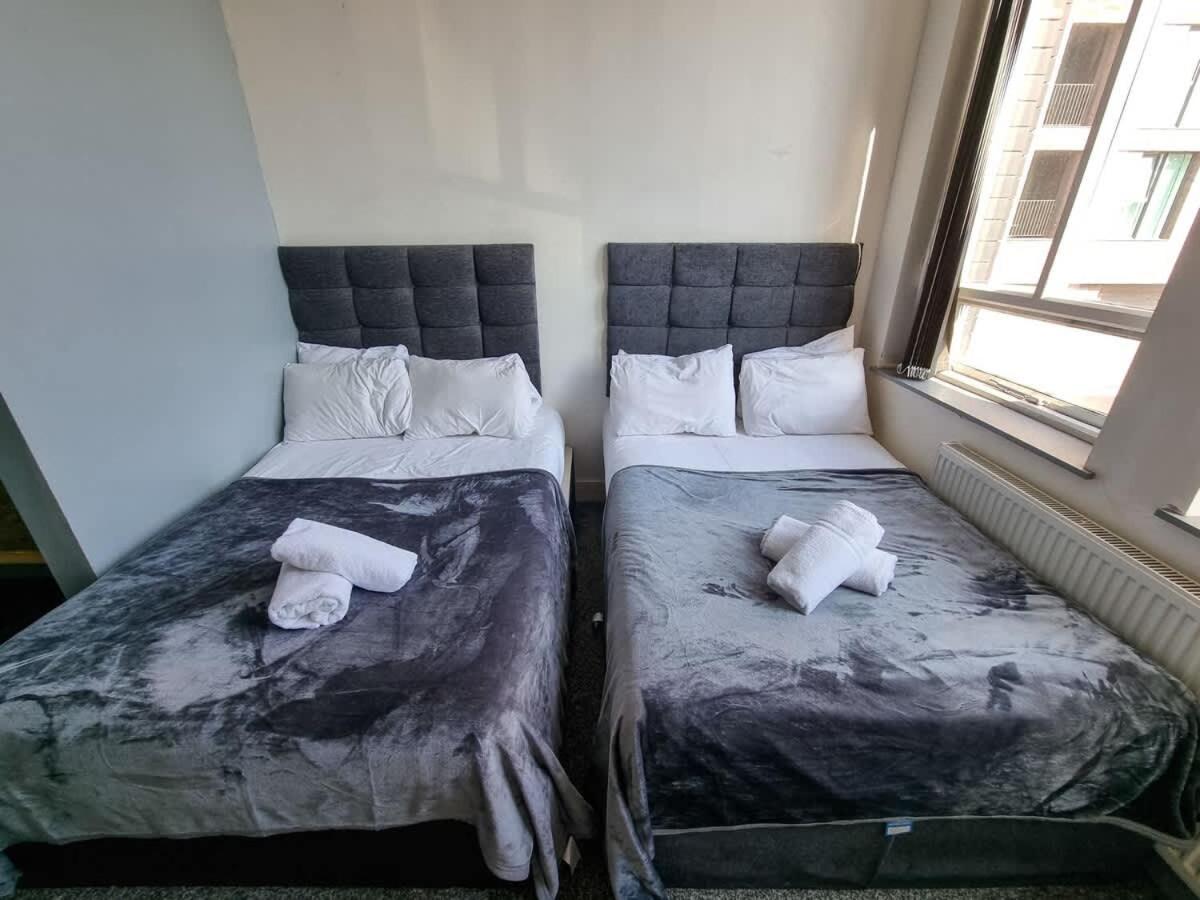 Centre Sleeps 14 By Superhost Apartment